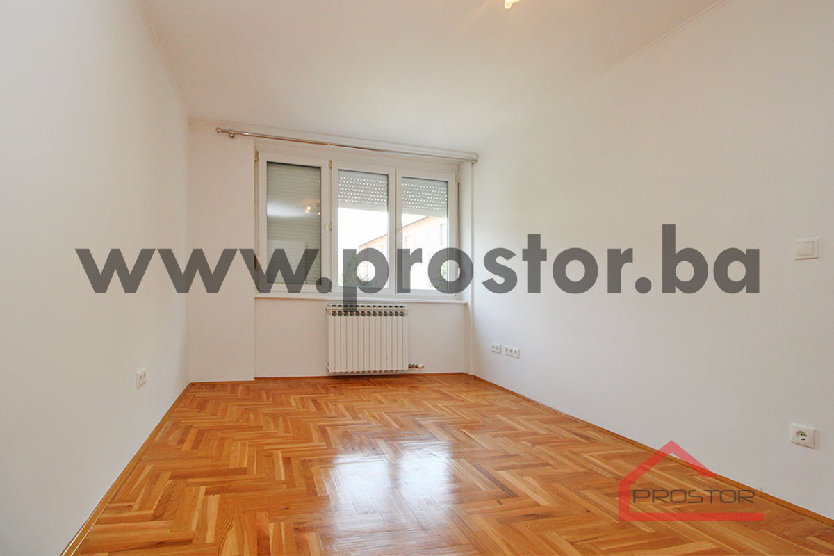 PROSTOR izdaje: Trosoban stan, Grbavica - Mehr