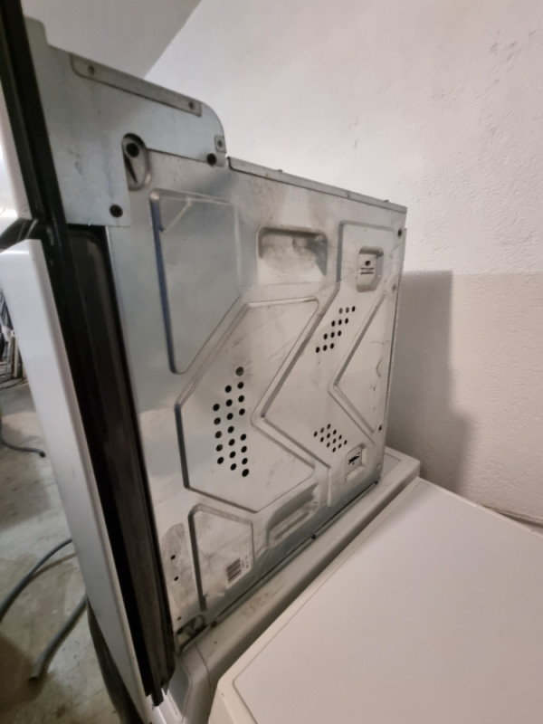 Ugradbena pećnica Gorenje uvoz Slovenija