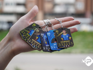 Drveni privjesak - personalizirana FIFA CARD