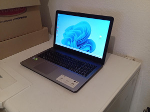 Asus R542U; i3 7100u, 8gb, ssd 240, 15.6" , bat 1h, 2X gpu