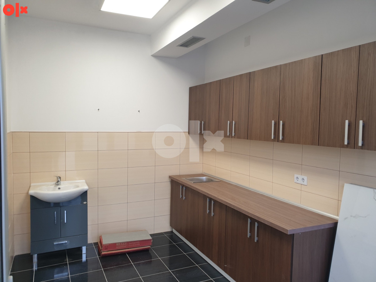 Poslovni prostor 205m2 pogodan za ordinaciju ili polikliniku 13
