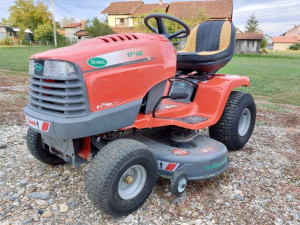 Traktor kosilica john deere 17h ima uljnu pumpu