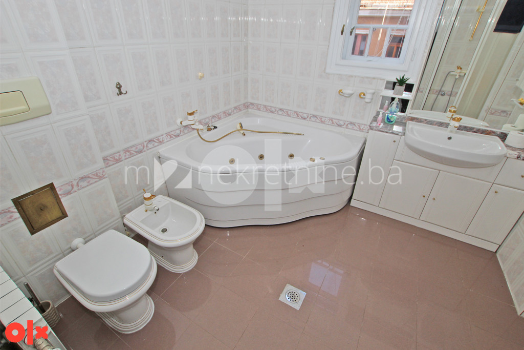 m2: Ferhadija / petosoban salonski stan 170m2 / 3. sp 14