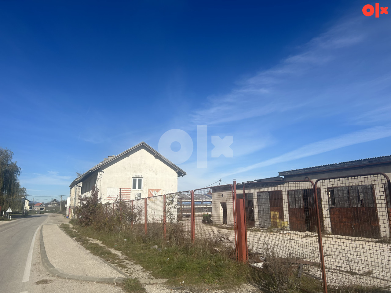 Poslovni prostor Glamoč/hala i kuće PRODAJA/IZNAJMLJIVANJE 2