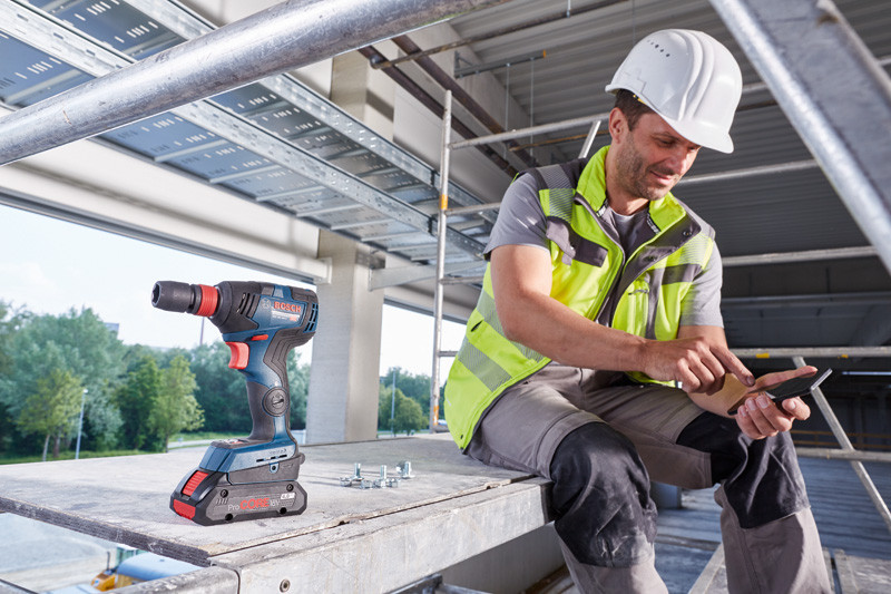 Bosch aku udarni odvijač stezač GDX 18V-200 C 2x5 Ah
