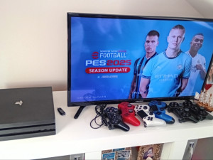 Ps4 PRO 1000 GB 35 igrica PES25 FIFA24 NBA24 PLAYSTATION 4 PS 4