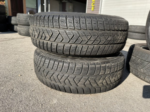 Prodajem 2 gume 215/65/16 Pirelli 2020.g