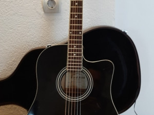 Ozvucena / elektro akusticna gitara