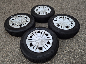 Celicne felge 17 5x112 Audi Q3 sa ratkapama i zimskim gumama 215/