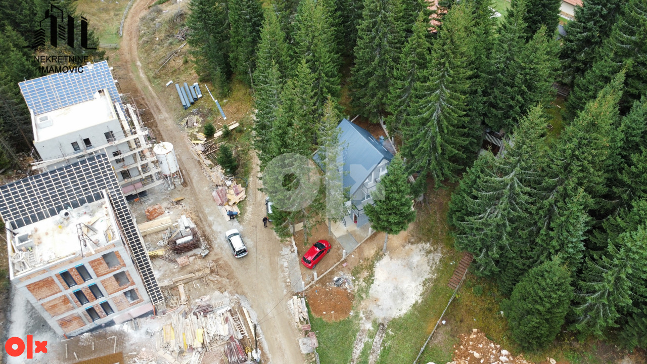 Vikendica Jahorina, Dvorišta