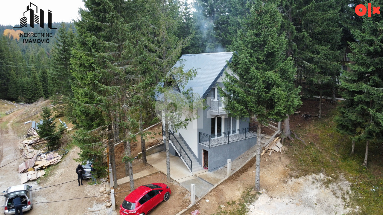 Vikendica Jahorina, Dvorišta