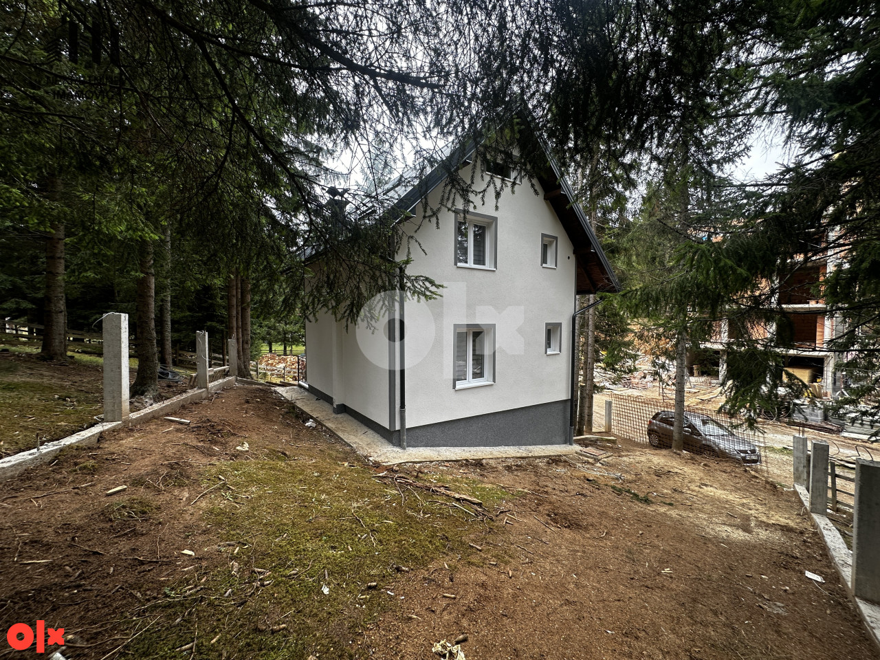Vikendica Jahorina, Dvorišta