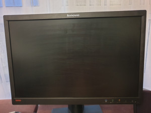 Lenovo monitor, tastatura i dell zvucnici