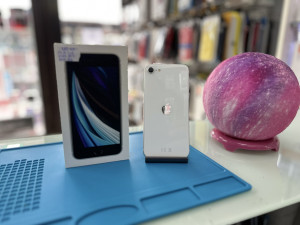 Apple iPhone SE 2020 64GB 82%