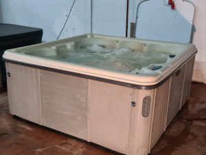 Jacuzzi-masazna kada za kupanje