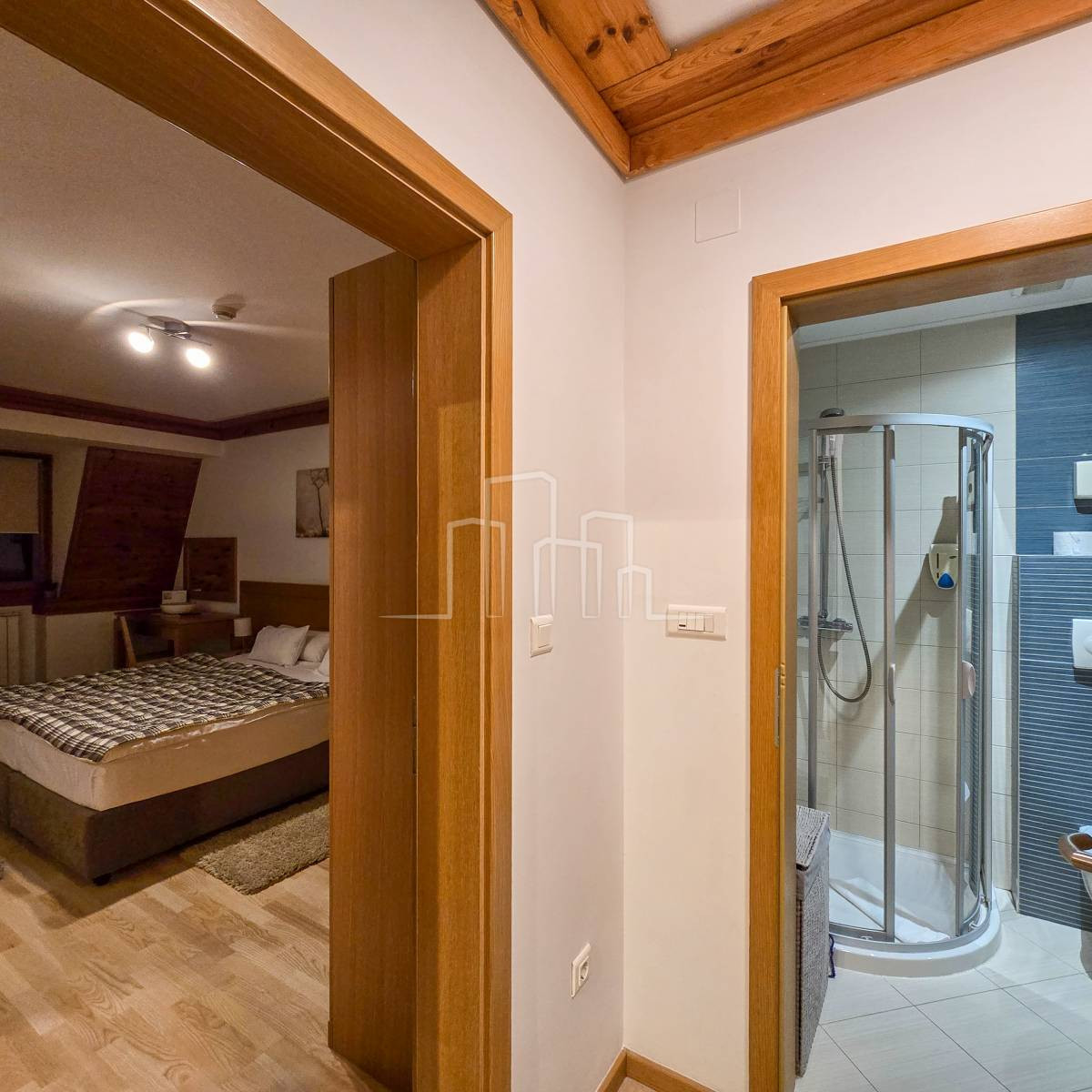 Opremljen apartman 50m2 Hotel Vučko Jahorina 16