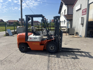 Viljuškar CPCD 30 DIZEL (3 tone) Doo Mimi