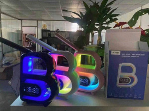 LED LAMPA BLUETOOTH ZVUČNIK PUNJAČ ZA TELEFON