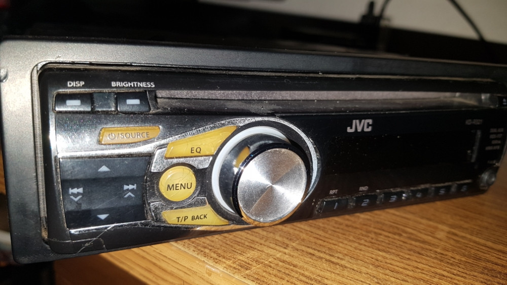Odličan, malo korišten auto radio JVC