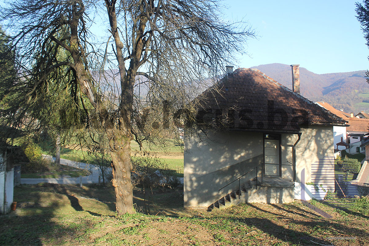 LOCUS prodaje: Kuća na parceli 5.494m2, Kreševo 5