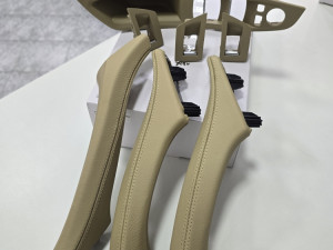 BMW RUCKE F10 SET KOZNIH BEZ SMEDJE BEIGE KOZNE RUKOHVATI