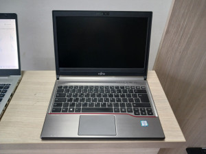 LAPTOP FUITSU E736 I5 6300U SSD GARANCIJA BATERIJA ODLICNA