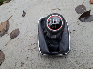 Rucica mjenaca sa kozom golf 4 GTI 5 BRZINA