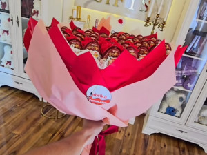 POKLON L kinder heart buket od kinder jaja pokloni