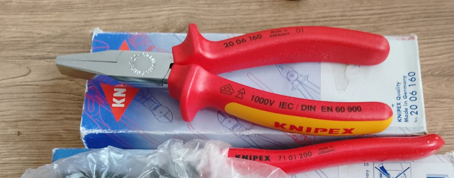 Knipex ravna kjesta
