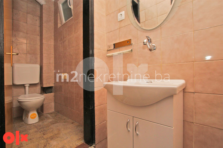 m2: Jablanica. Poslovni prostor 38m2 pored puta M 17 7