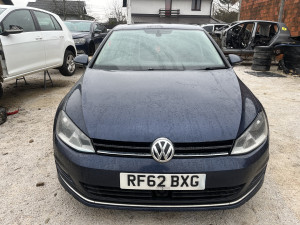 Golf 7 2014 Prednji branik acc radar maska farovi
