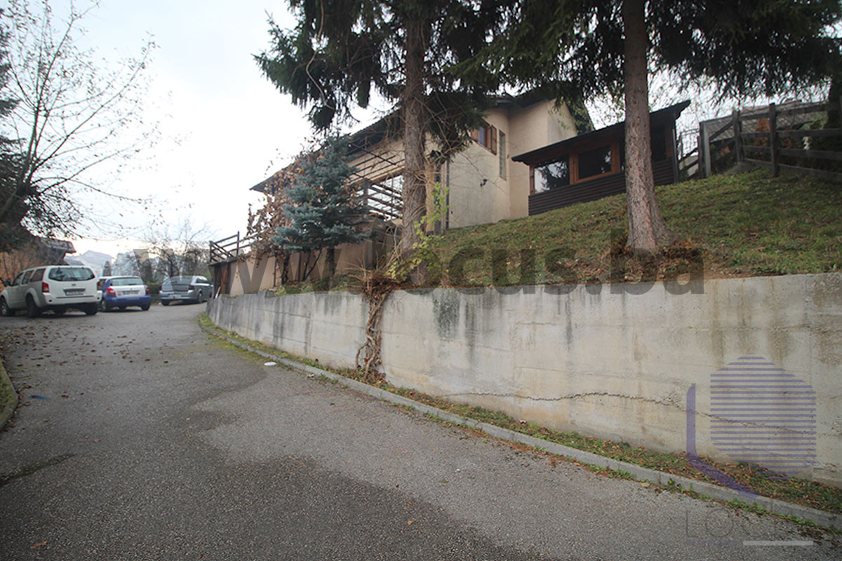 LOCUS: Kuća na parceli, Mostarsko raskršće, Hadžići 2