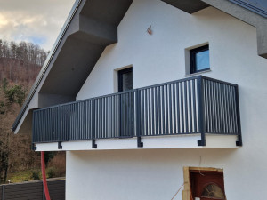 Alu ograda - vertikalne letvice
