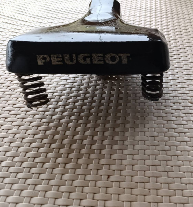 Cic za motor peugeot pezo sjedalo