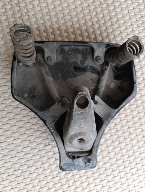 Cic za motor peugeot pezo sjedalo