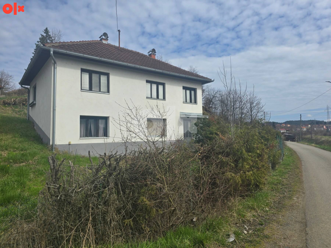 Čelinac; useljiva kuća sa velikom okućnicom 2