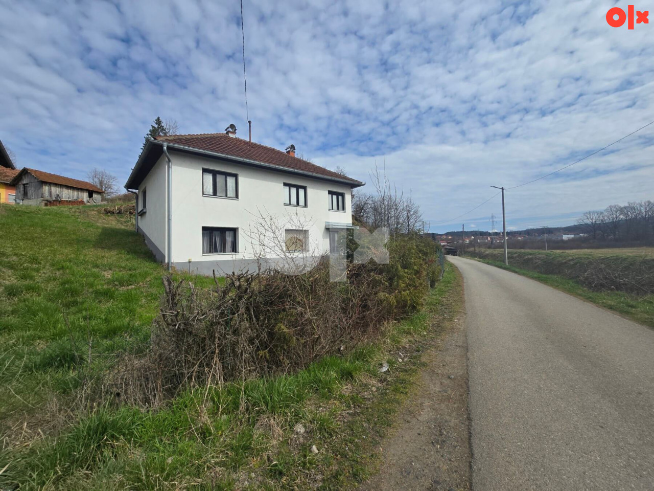 Čelinac; useljiva kuća sa velikom okućnicom 3
