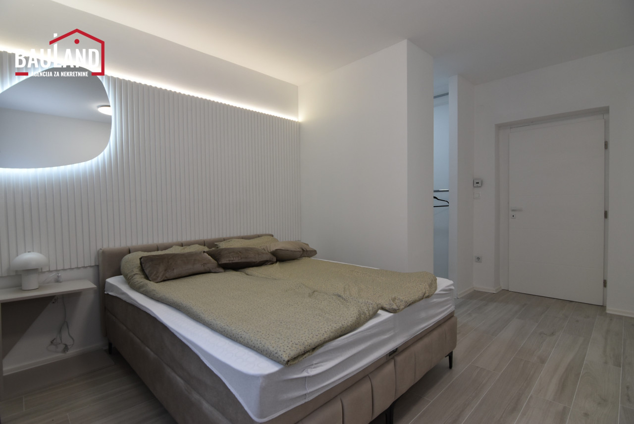 Trosoban, renoviran stan-I sprat / Marijin Dvor, Centar 12