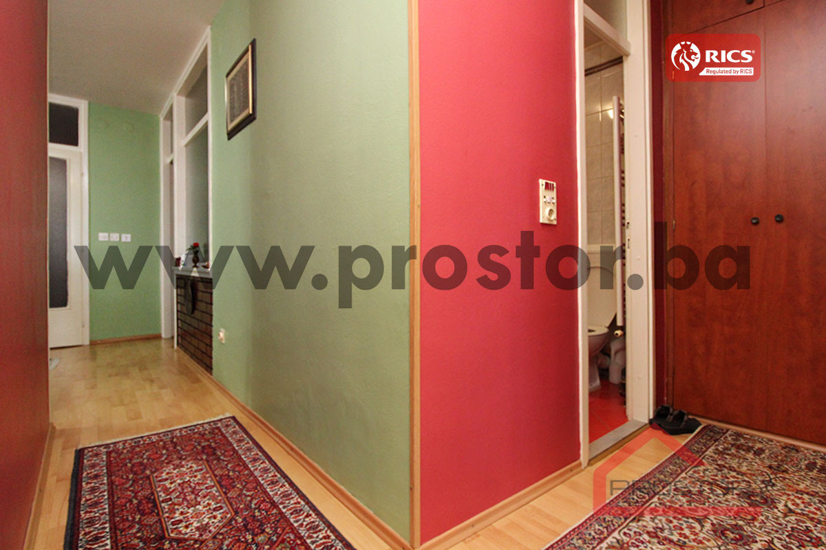 PROSTOR prodaje: Četverosoban stan, Ciglane 16