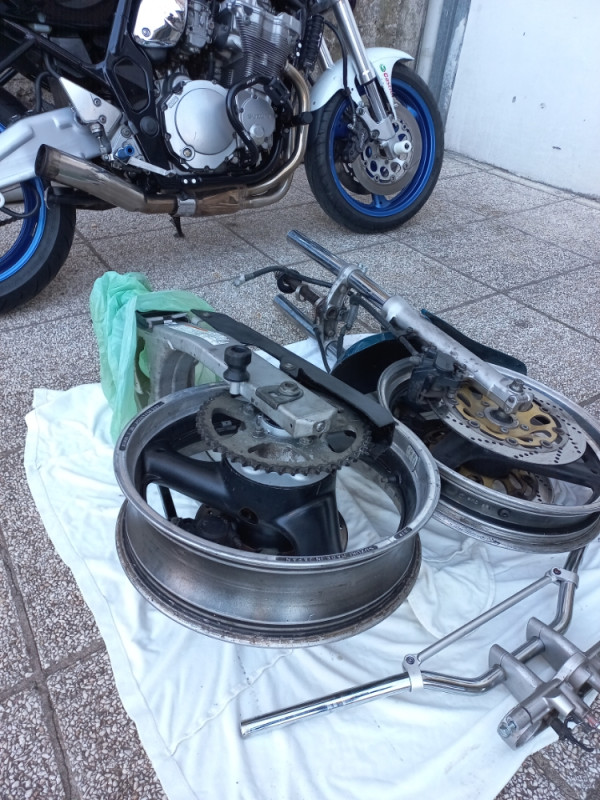Prednji I zadnj kraj za suzuki bandit gsf 600