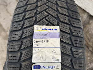 Prodajem 4 gume 235/45/19 Michelin NOVO
