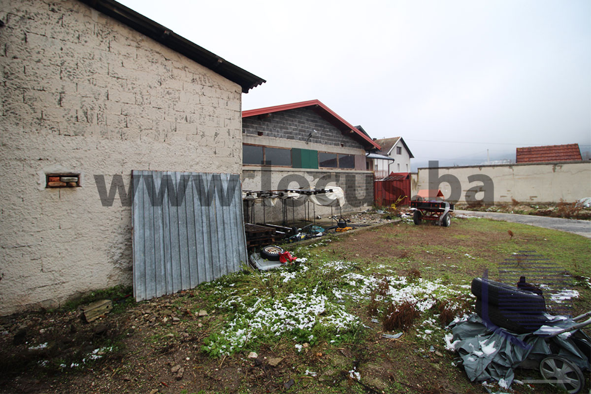 LOCUS: Poslovni objekat na parceli 7.890m2, Lepenica 5