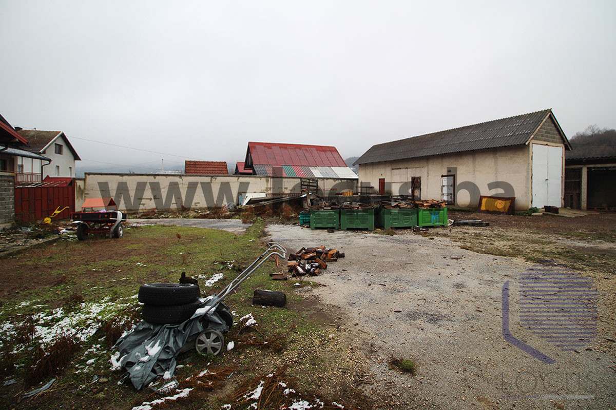 LOCUS: Poslovni objekat na parceli 7.890m2, Lepenica 6