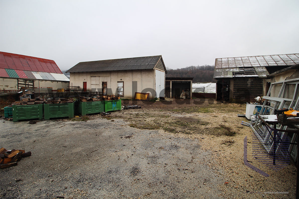 LOCUS: Poslovni objekat na parceli 7.890m2, Lepenica 7