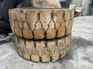 Gume pune za vilicar bager 355/65-15 nove