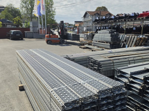 NOVE POCINČANE REŠETKE ZA KANAL