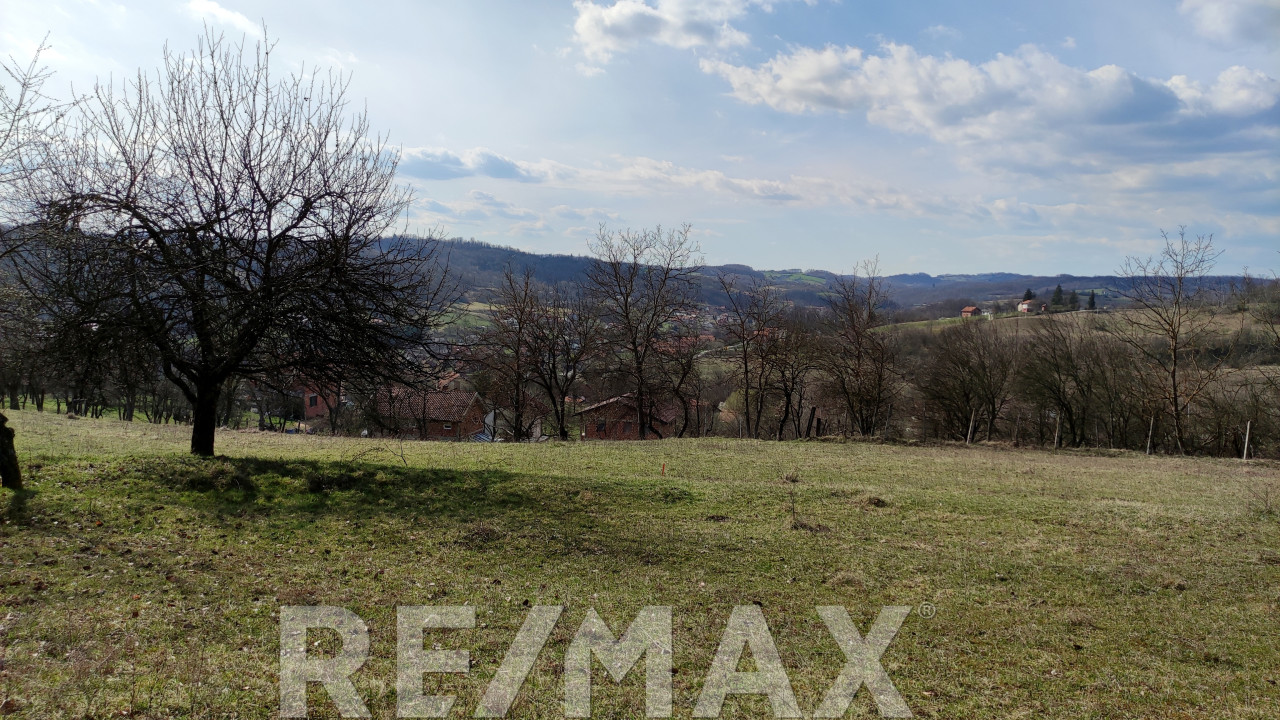 Prodaje se plac od 1854m2 u Motikama/Petrićevac