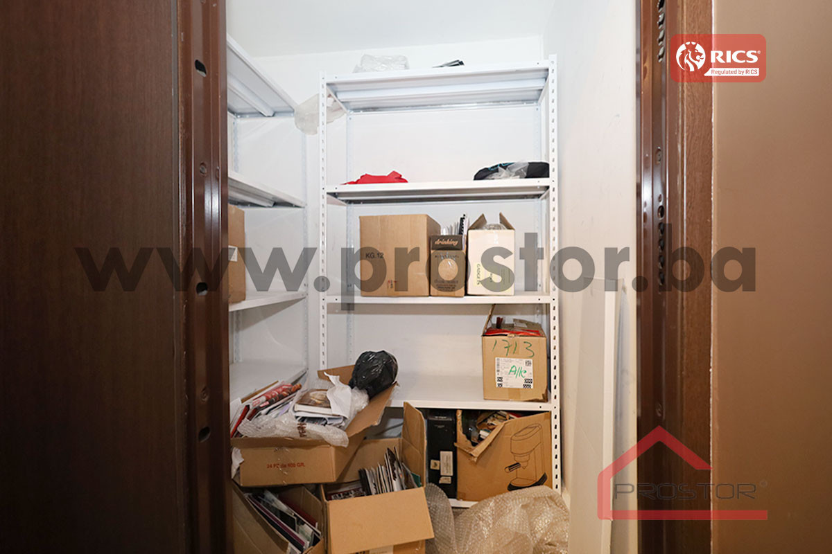 PROSTOR izdaje: Poslovni prostor, 65m2, Velešići 10