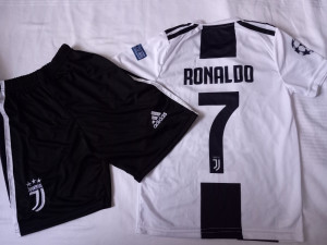 RETRO dres Ronaldo Juventus (dječiji) NOVO!!!