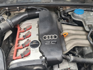 Kompjuter motora Audi A4 B6 2.0 FSI